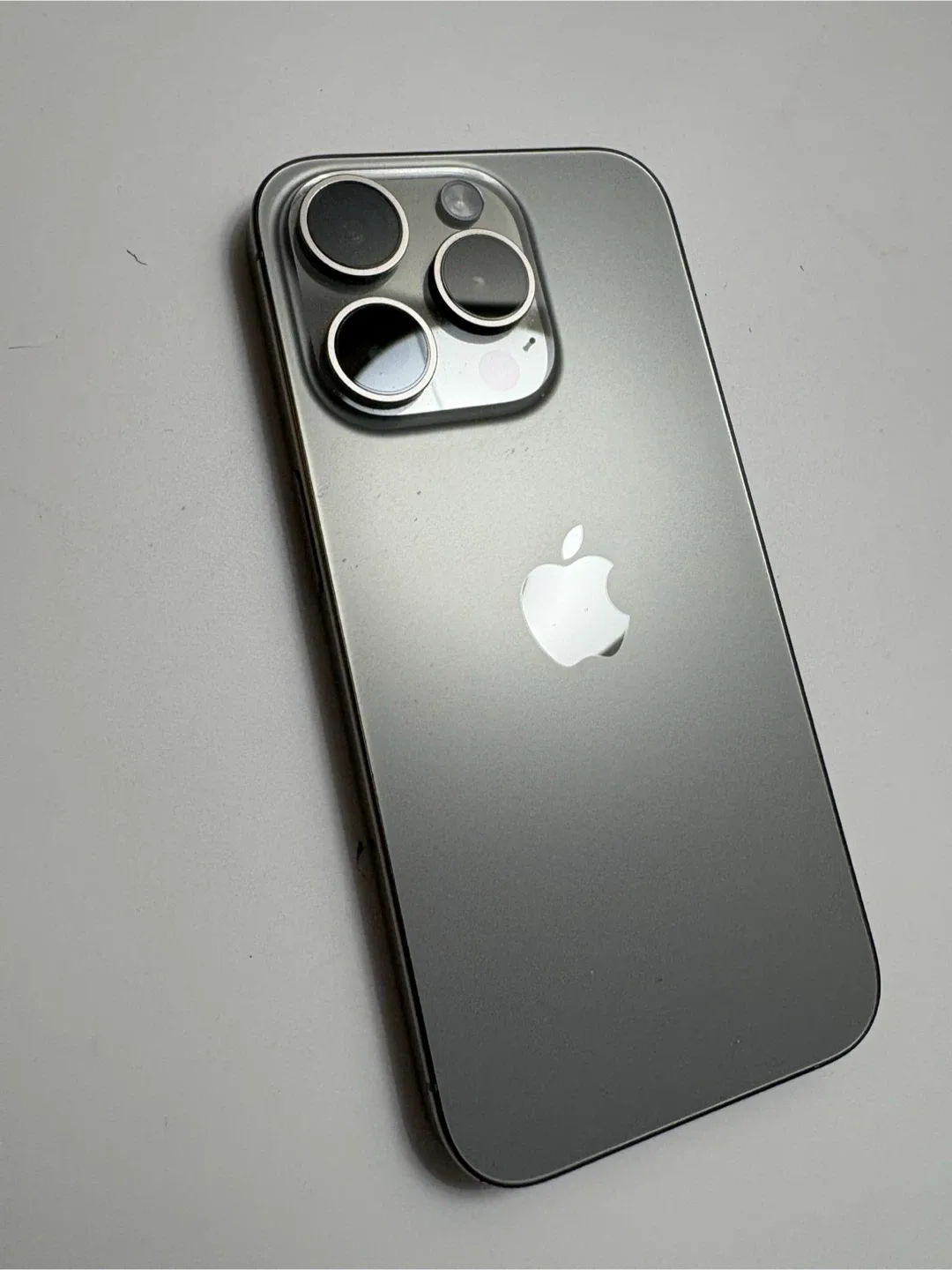 iPhone 15 Pro Natural Titanium image indicator(7)