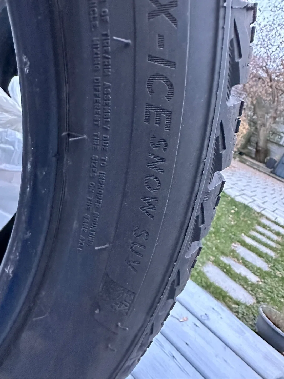 Michelin X-Ice Snow SUV Tires 235/45R20