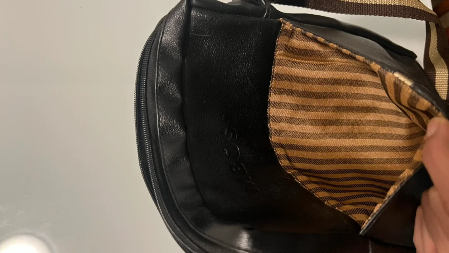 MOSSEBO Black Leather iPad/Shoulder Bag image indicator(4)