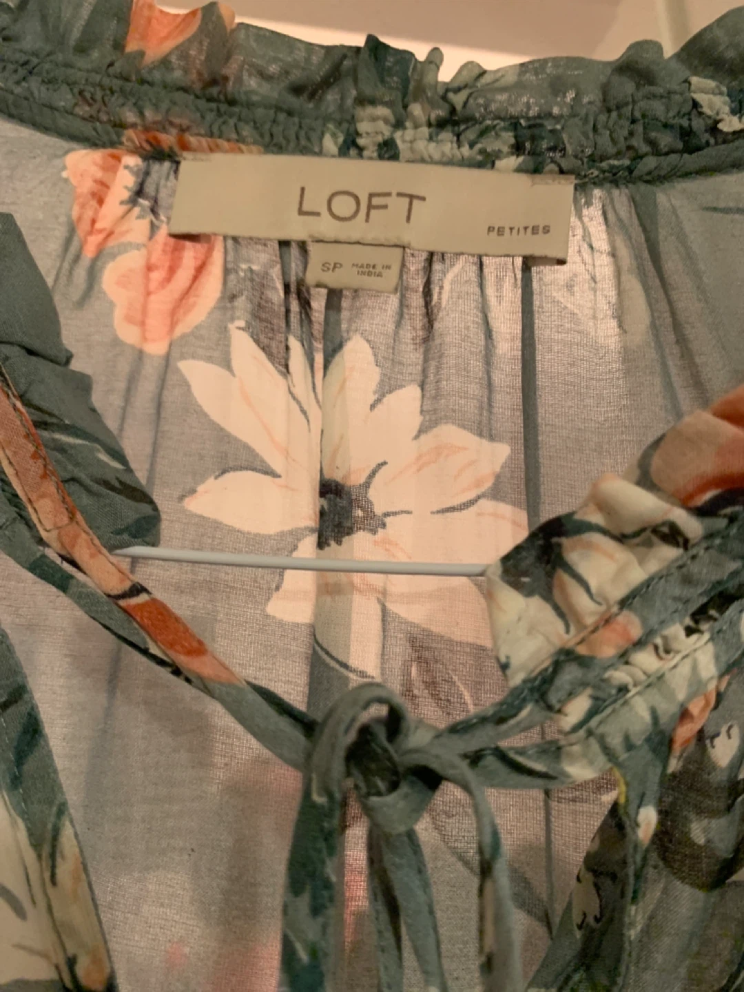 LOFT Petites Floral Blouse - Size SP - photo 2