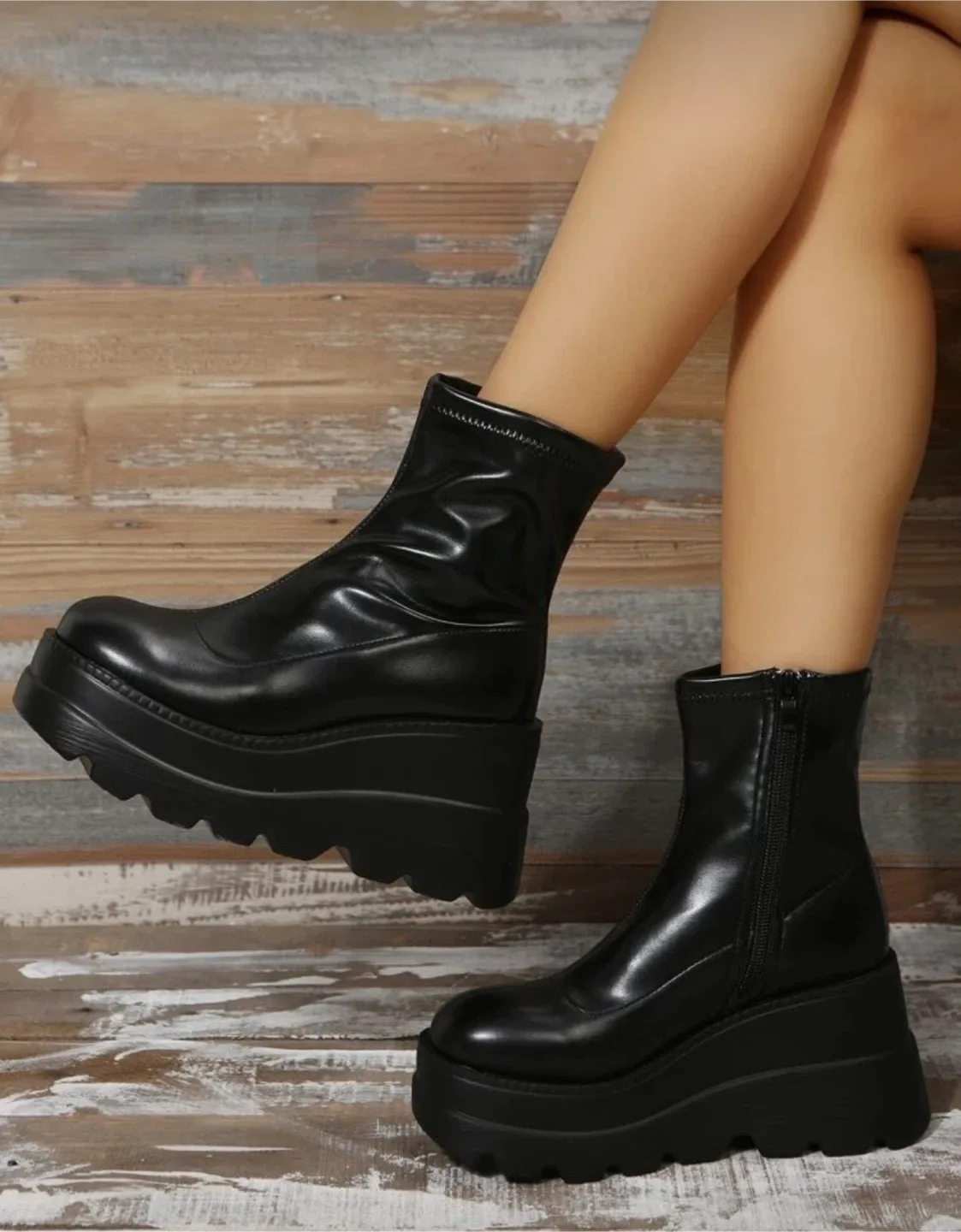 Black boots image indicator(2)