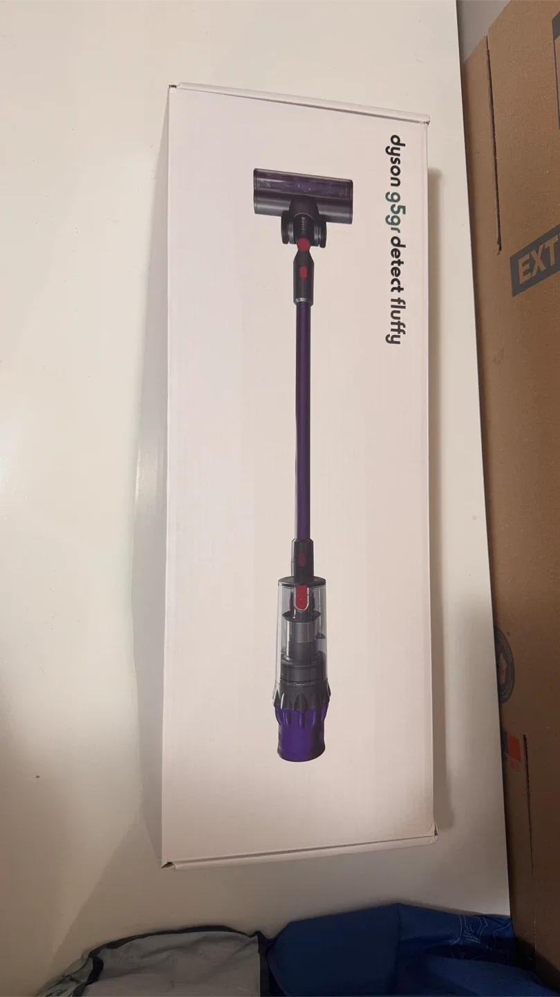 Dyson Gen5 Detect Fluffy Vacuum - New in Box!