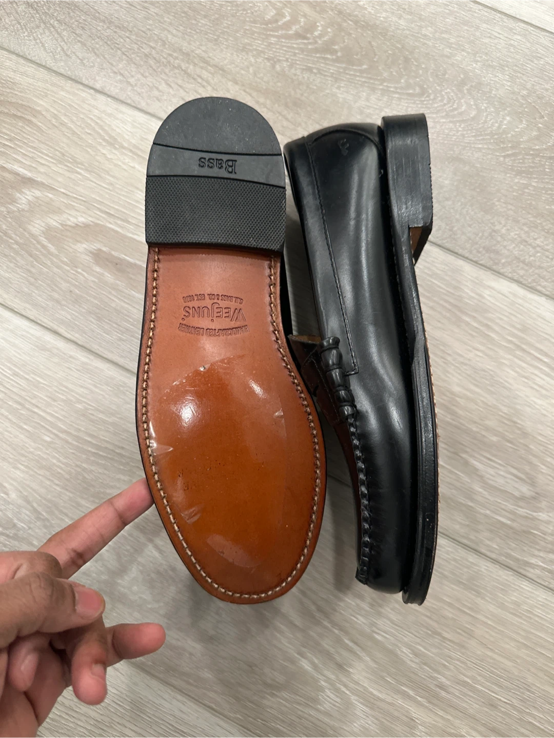 Weejuns G.H. Bass & Co. Black Penny Loafers - Size 8.5 - photo 2