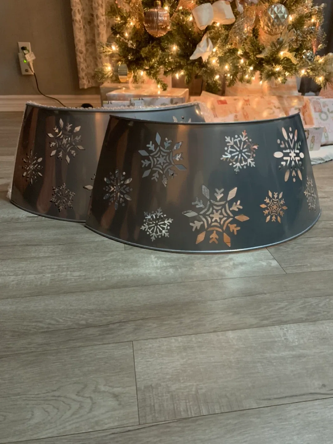 Metal Snowflake Christmas Tree Collar image indicator(2)