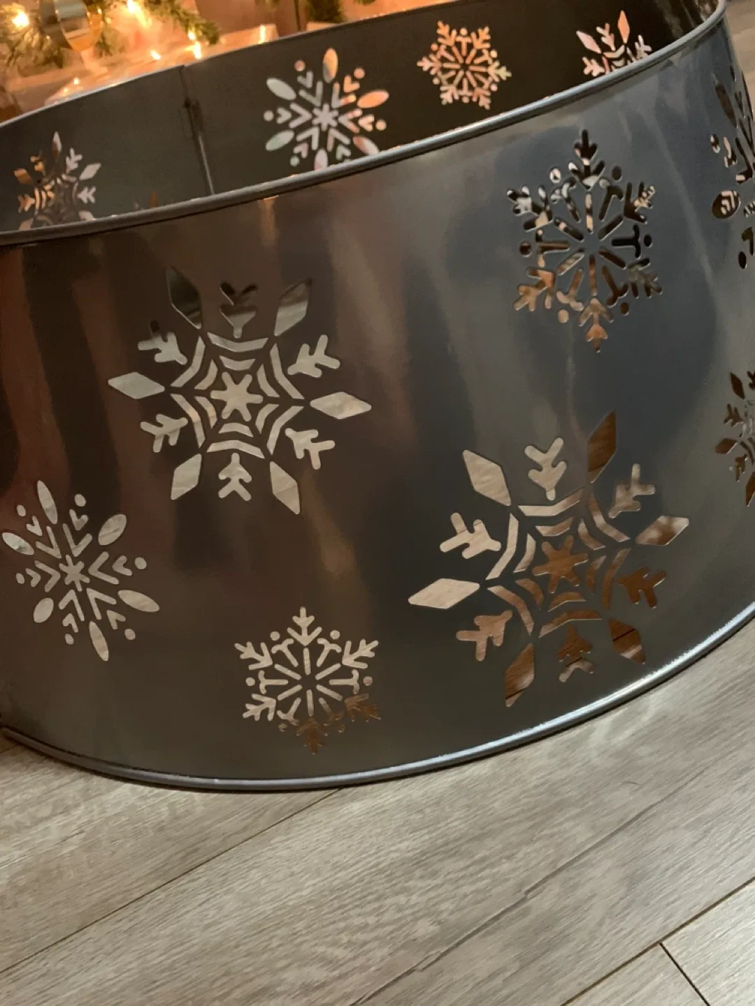 Metal Snowflake Christmas Tree Collar image indicator(4)