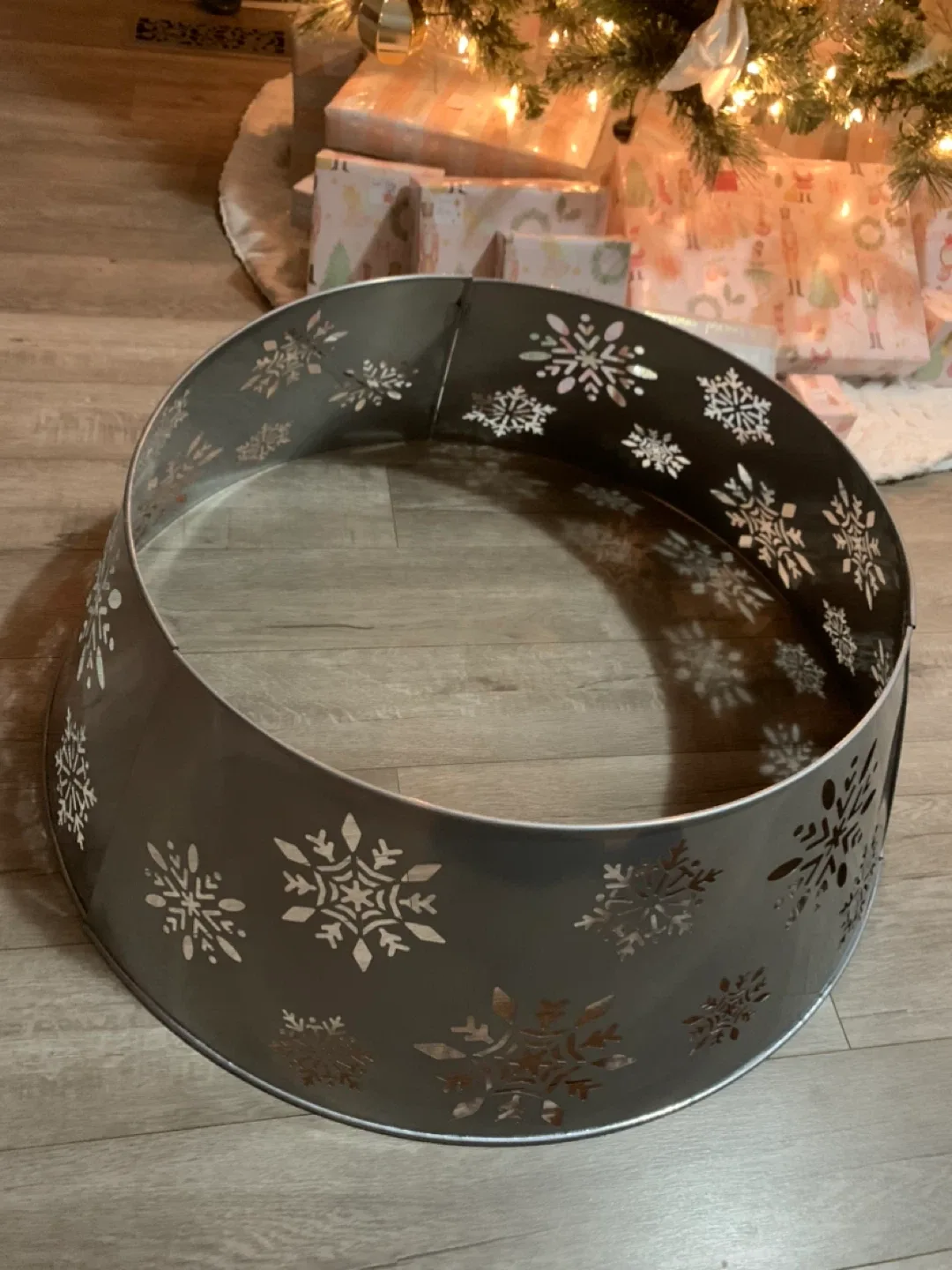 Metal Snowflake Christmas Tree Collar image indicator(3)