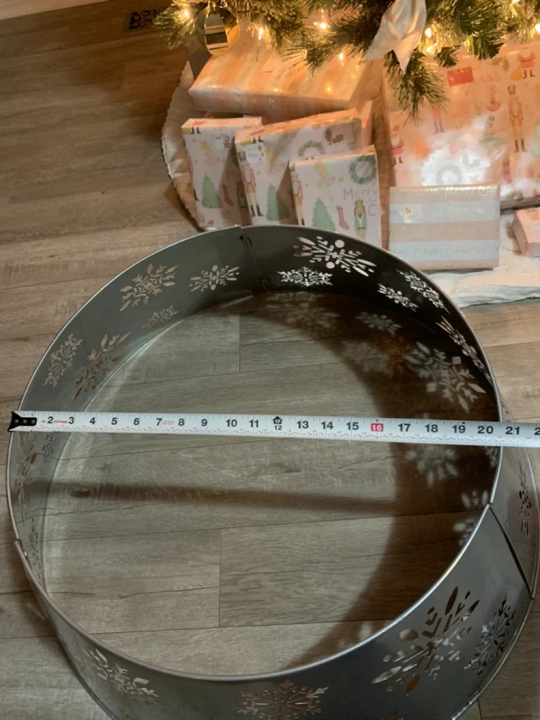 Metal Snowflake Christmas Tree Collar image indicator(7)