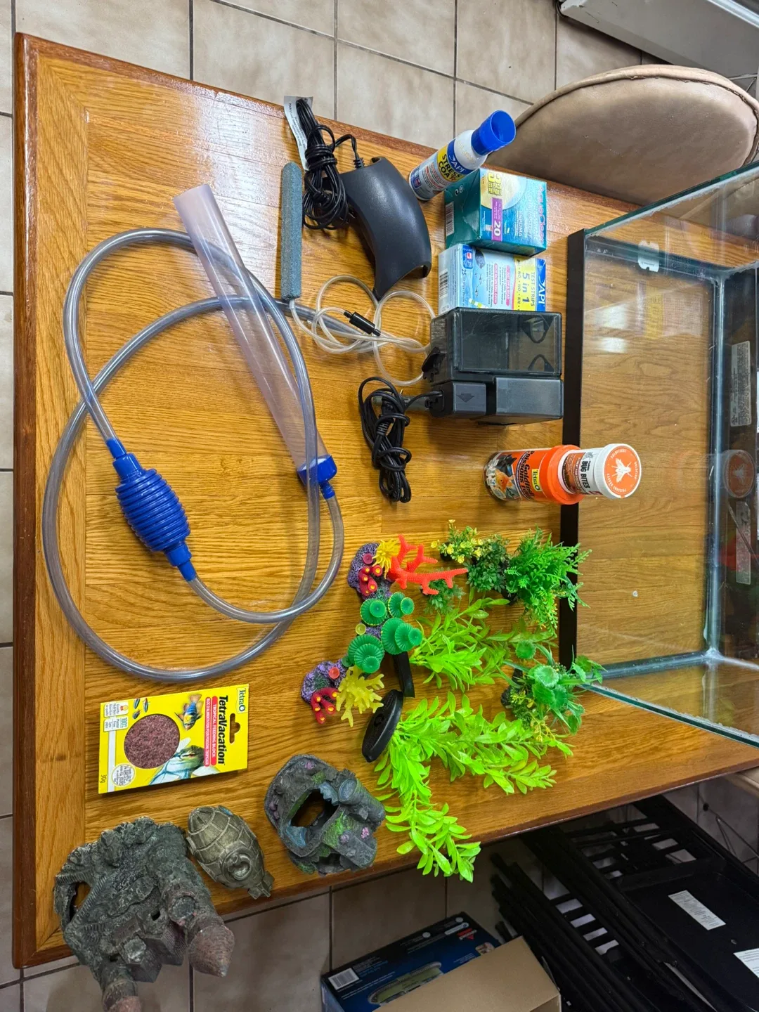 Fish Tank with Accessories image indicator(2)