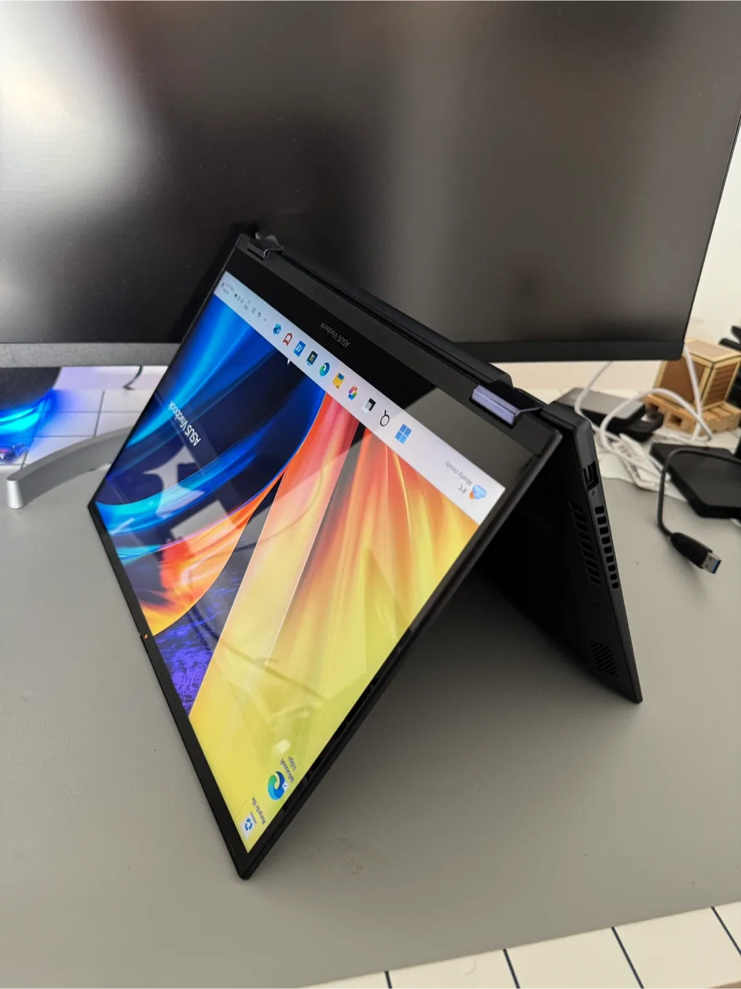 Asus Vivobook Flip Laptop image indicator(2)