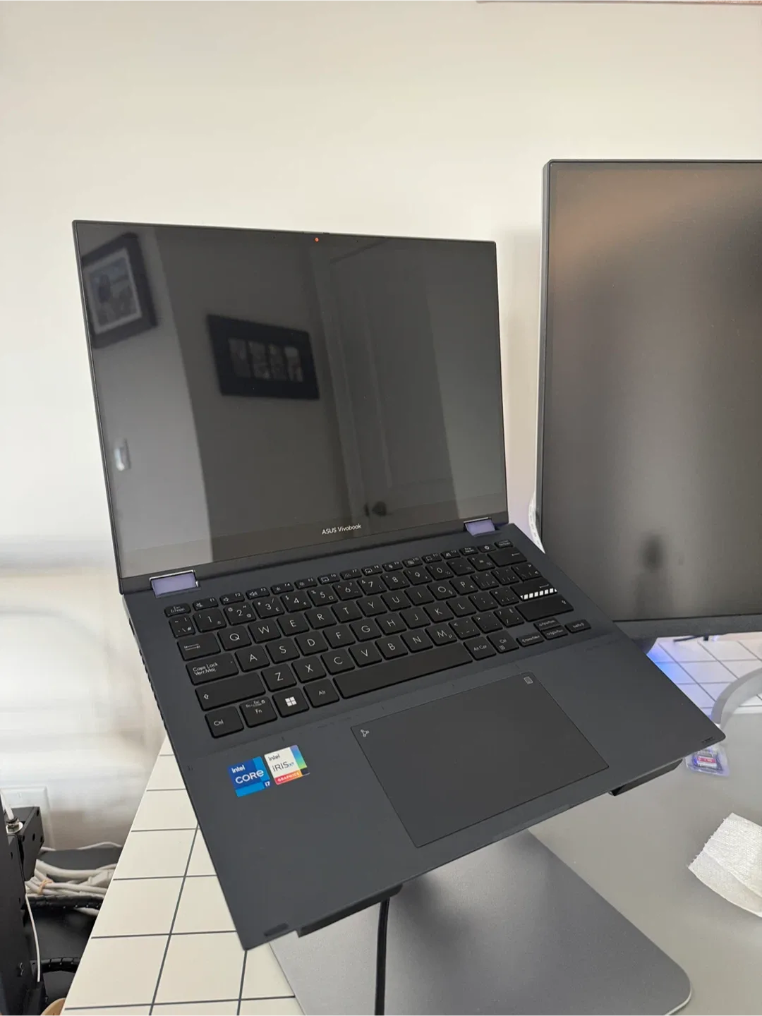 Asus Vivobook Flip Laptop image indicator(8)