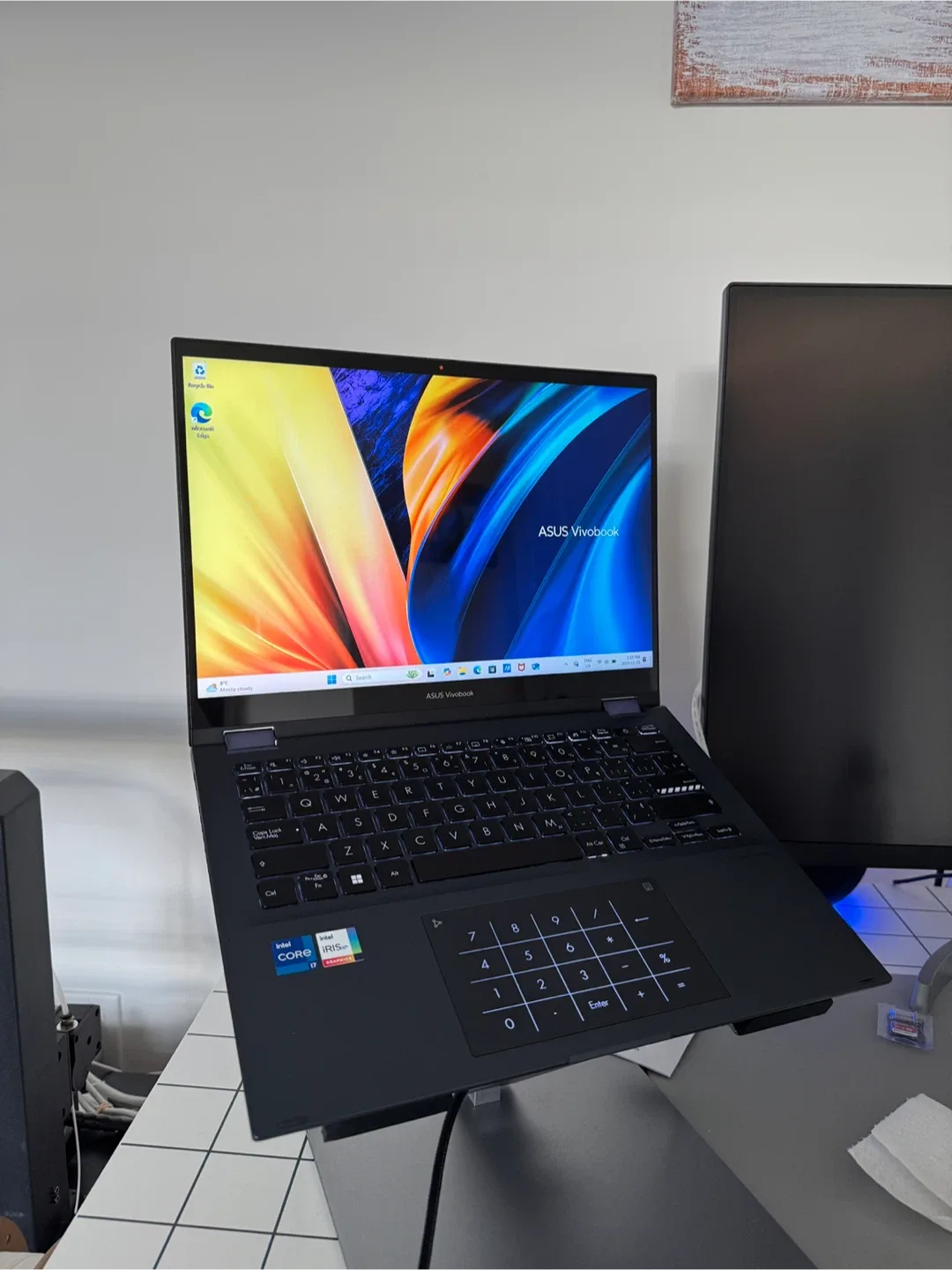 Asus Vivobook Flip Laptop image indicator(7)