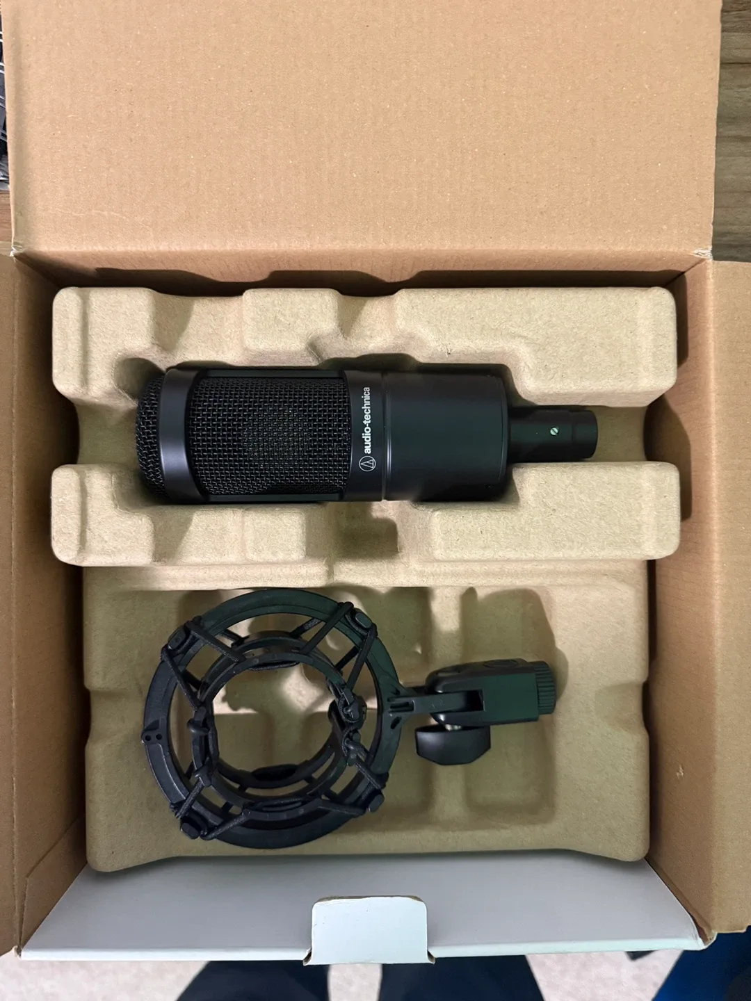 Audio-Technica AT2035 Cardioid Condenser Microphone - New image indicator(3)