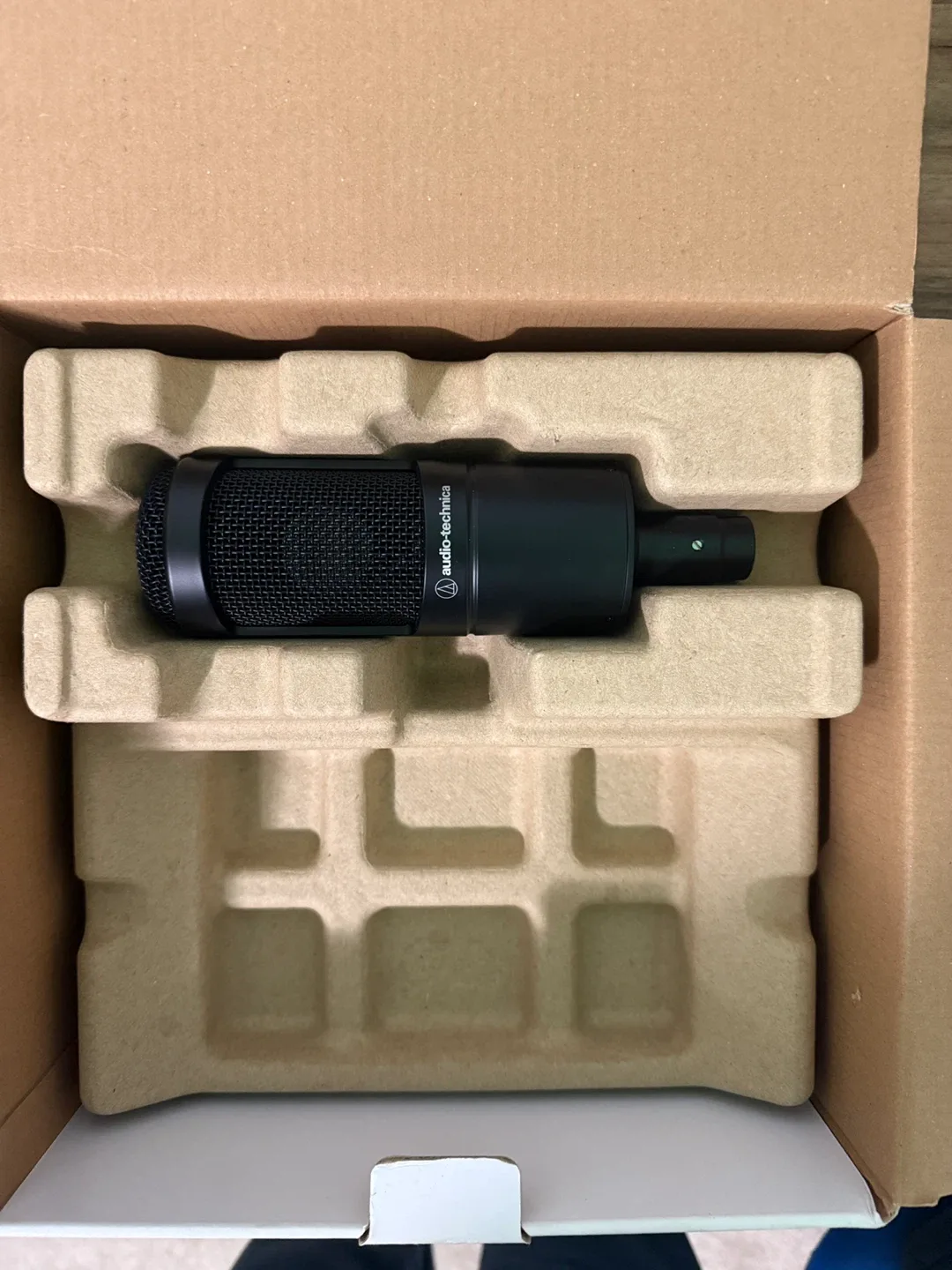 Audio-Technica AT2035 Cardioid Condenser Microphone - New image indicator(4)