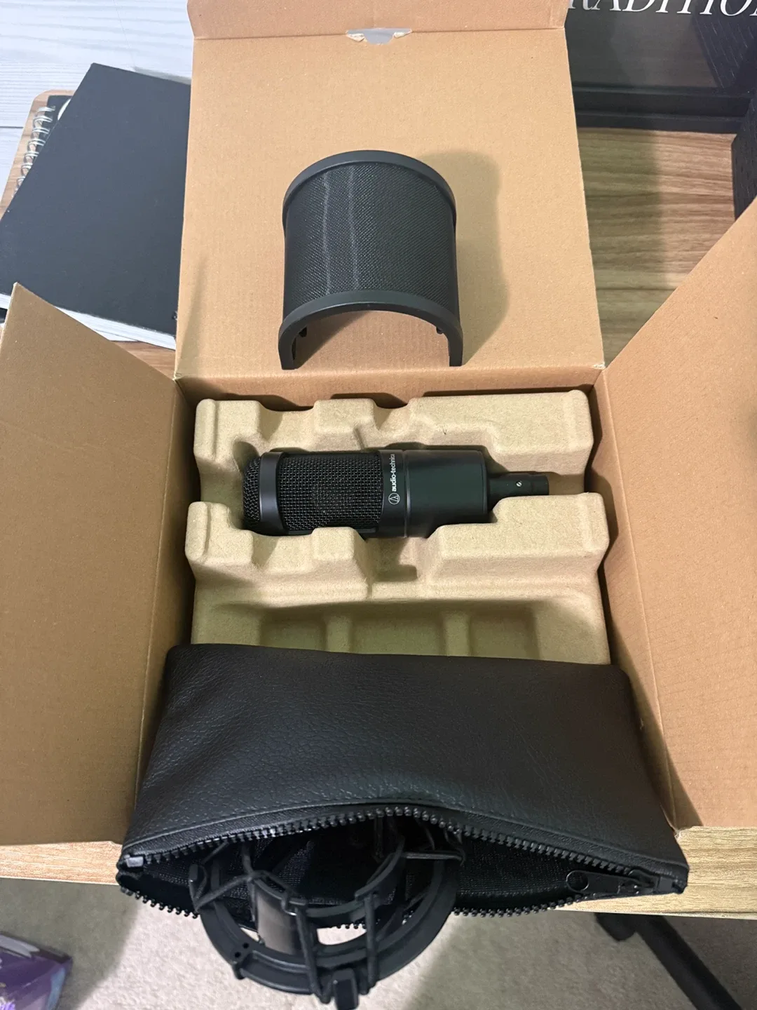 Audio-Technica AT2035 Cardioid Condenser Microphone - New image indicator(5)