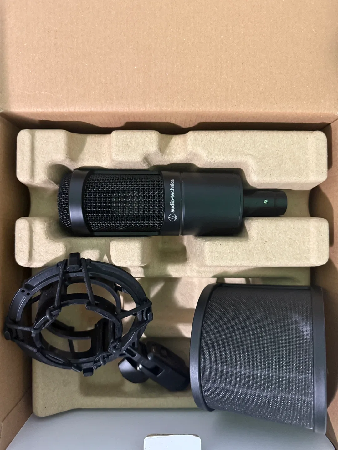 Audio-Technica AT2035 Cardioid Condenser Microphone - New image indicator(2)