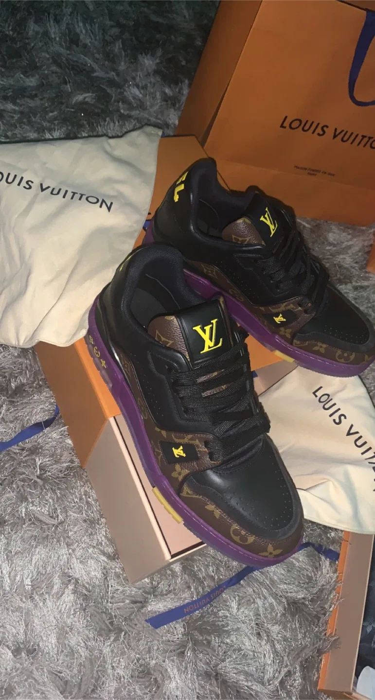 Louis Vuitton Trainer Sneaker image indicator(2)