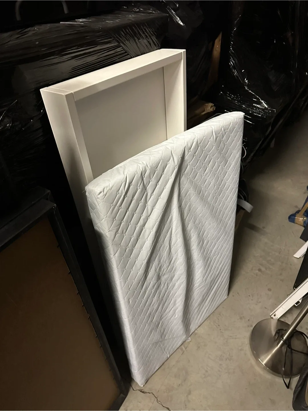 Black Friday! White Baby Crib and changing table image indicator(4)