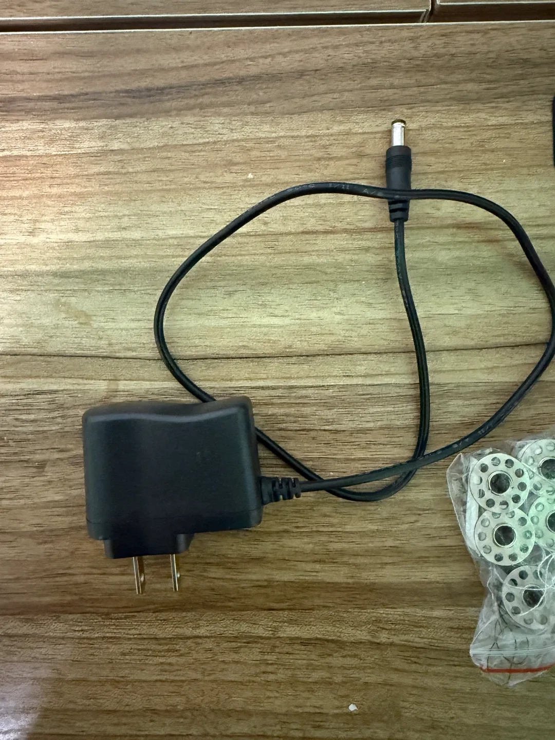 Mini Sewing Machine with Accessories image indicator(4)