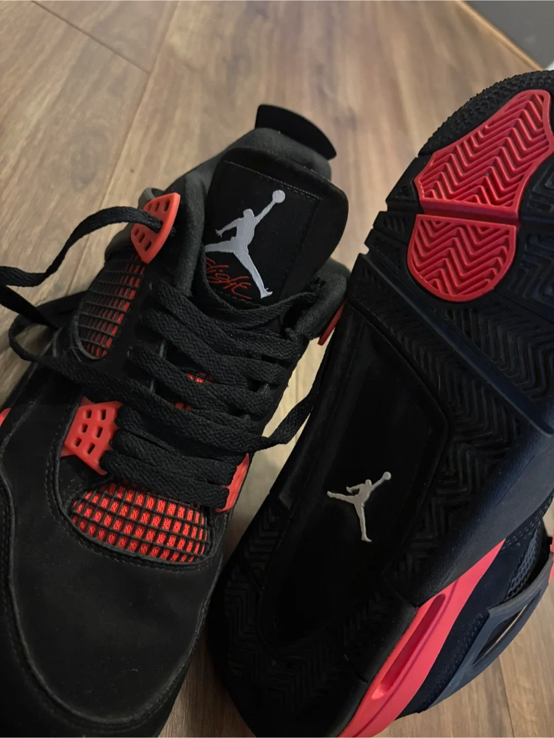 Air Jordan 4 Red Thunders