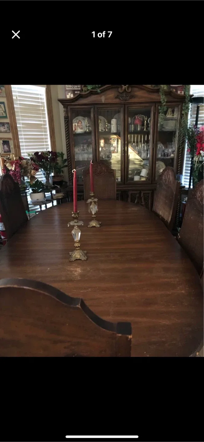 Dining Table with Chairs and Hutch image indicator(5)