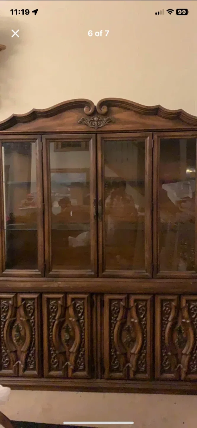 Dining Table with Chairs and Hutch image indicator(2)