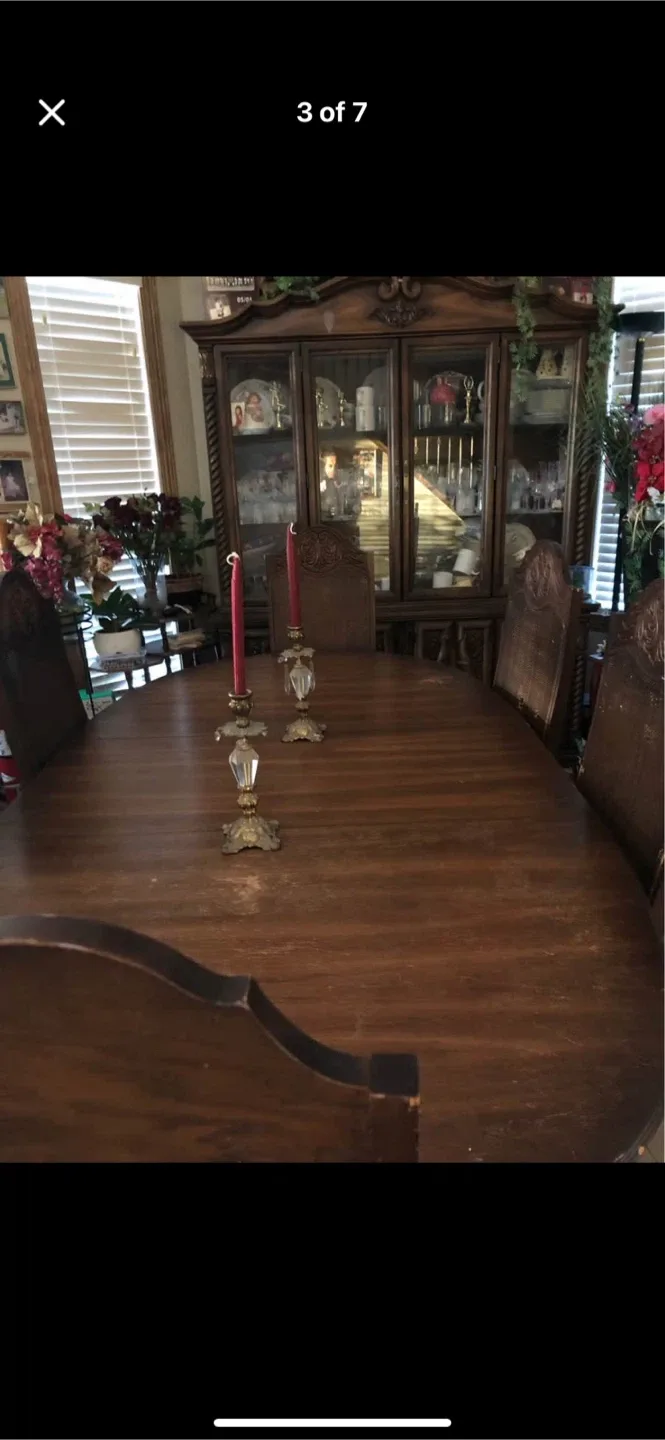 Dining Table with Chairs and Hutch image indicator(4)