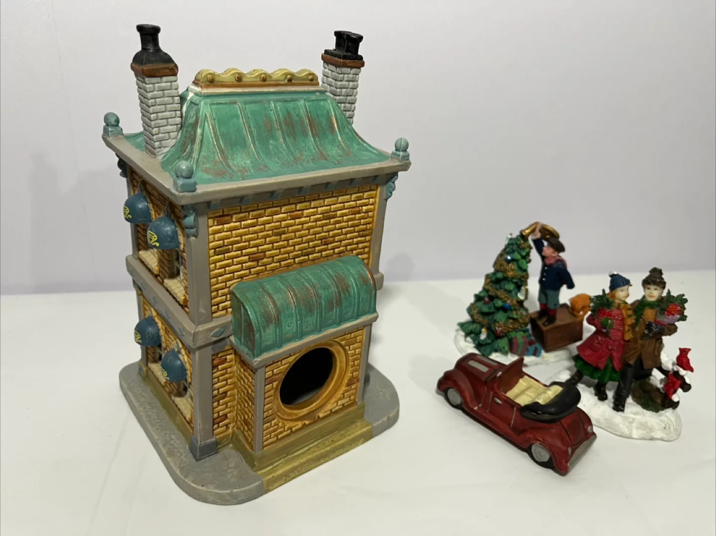 Jewelers Christmas Village Figurine collection image indicator(3)