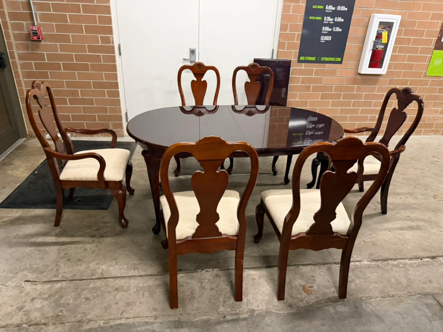 Dining Table Set with 6 Chairs - Elegant Design - photo 4