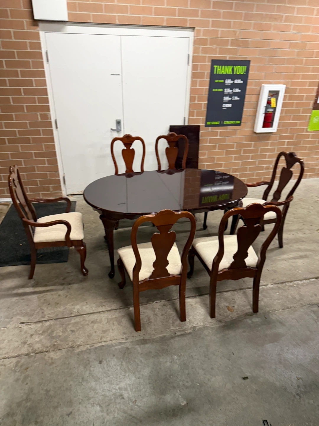 Dining Table Set with 6 Chairs - Elegant Design - photo 3