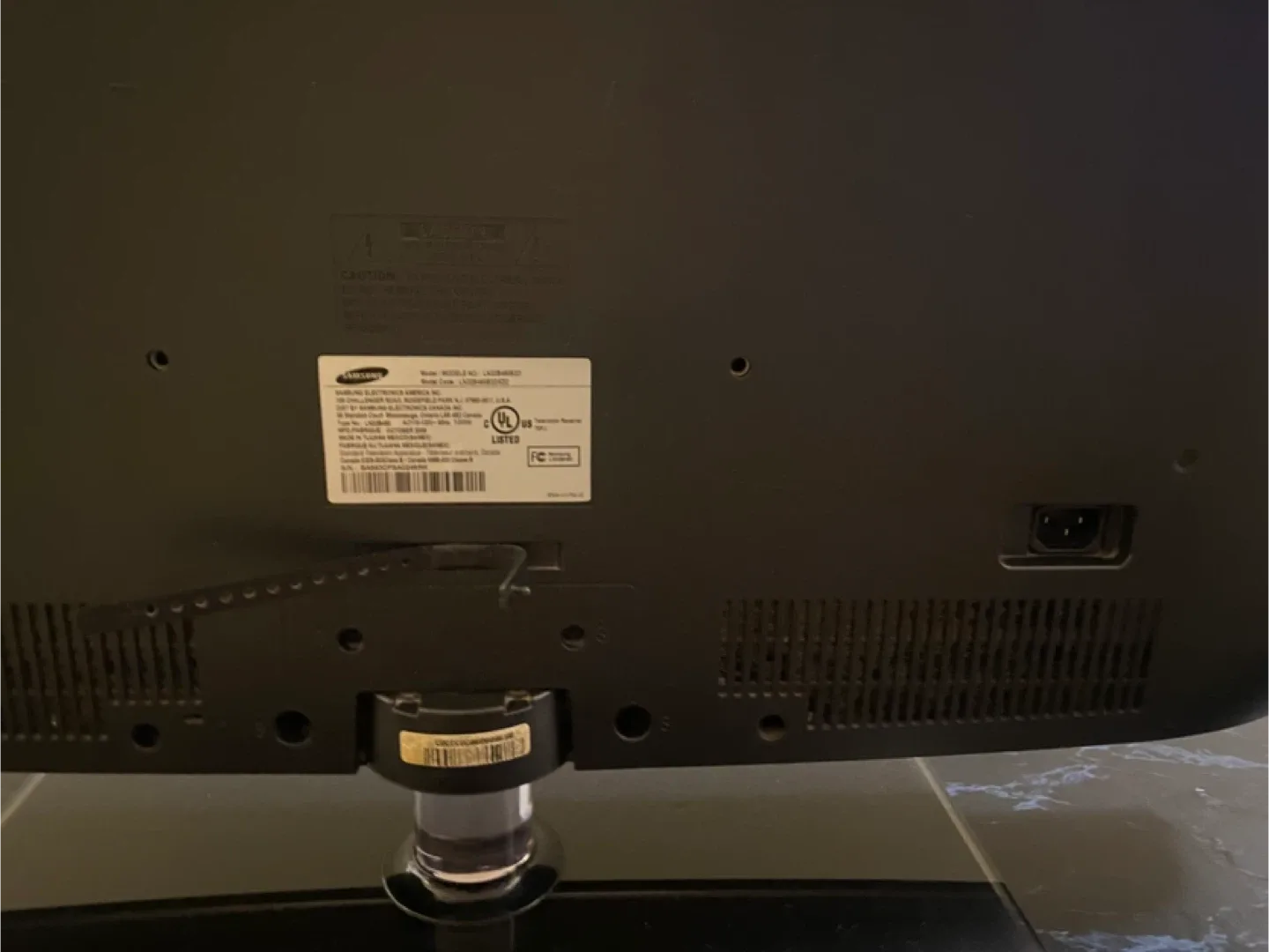 “32Inch” Samsung High Definition LCD TV -Large Scratch image indicator(8)