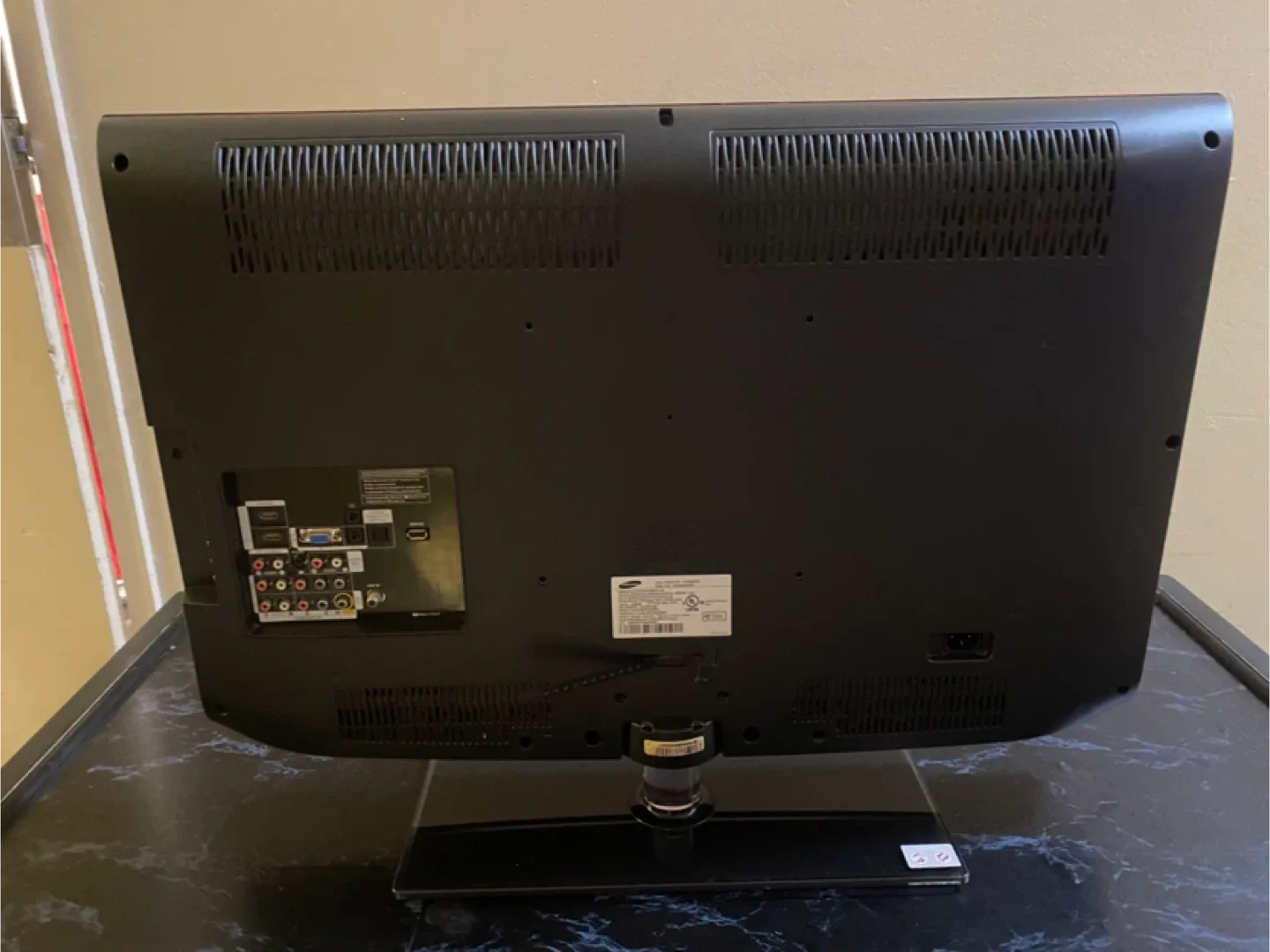 “32Inch” Samsung High Definition LCD TV -Large Scratch image indicator(5)