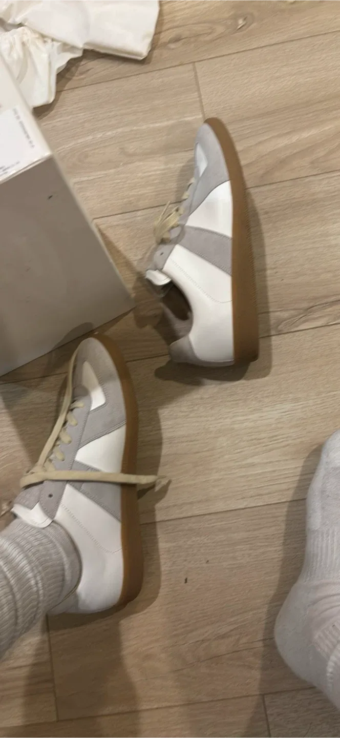 Maison Margiela Replica gats (authentic) image indicator(2)