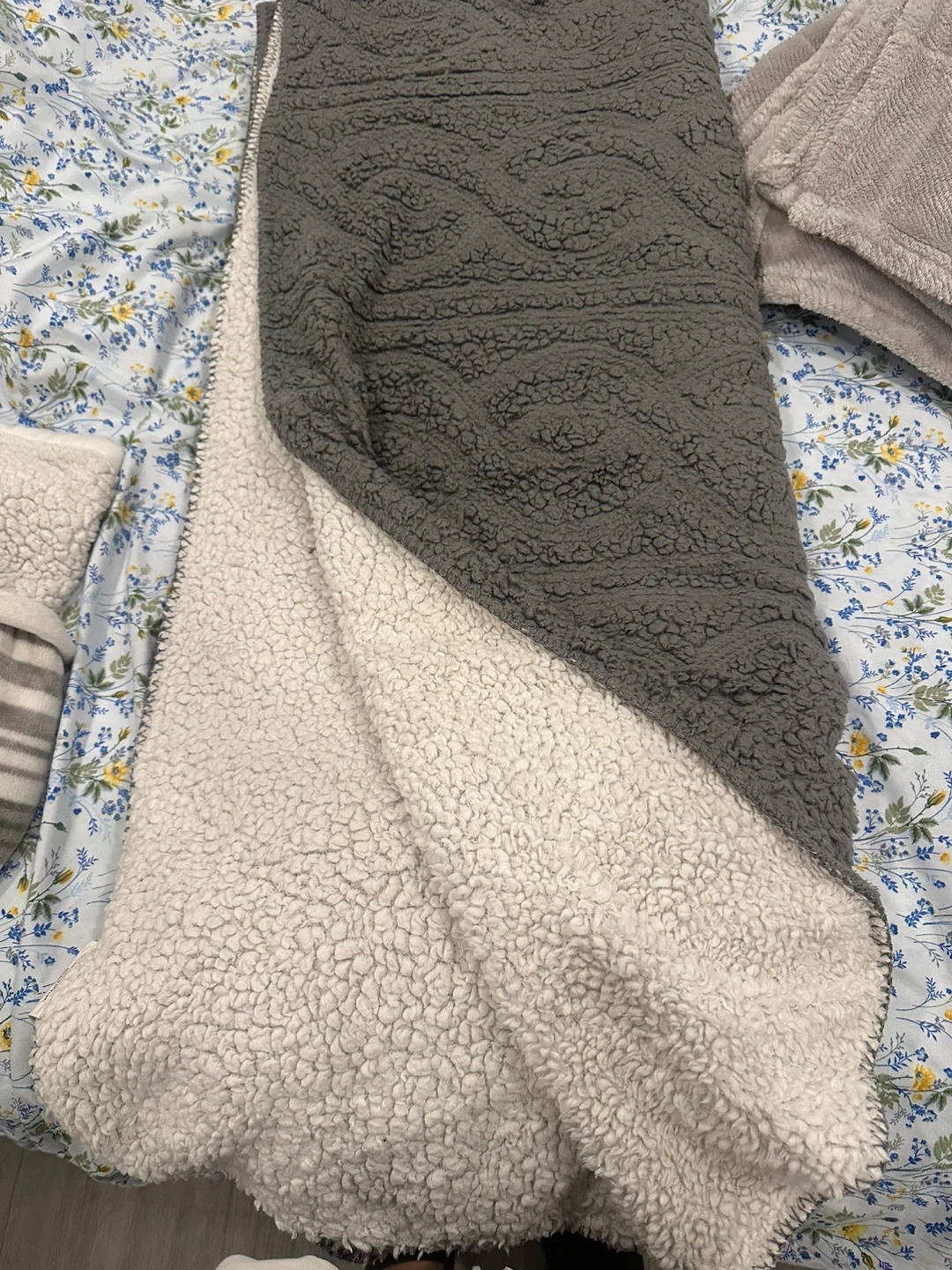 Grey & White Sherpa Throw Blanket - photo 2