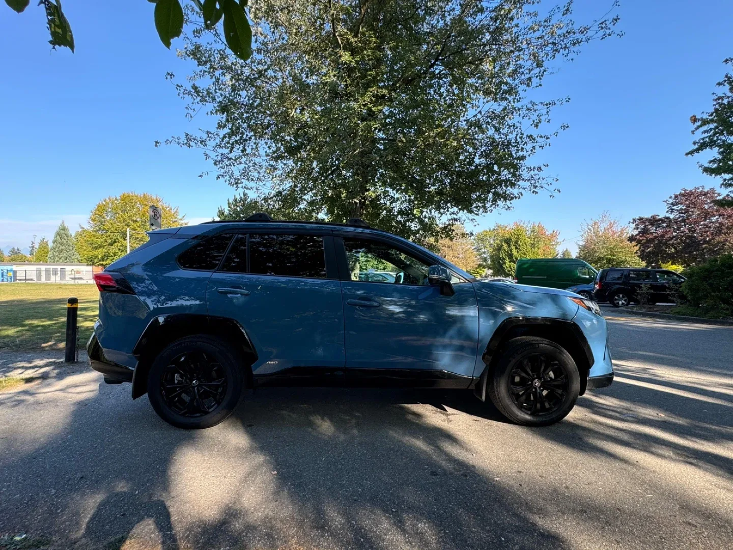 Toyota RAV4 SE Hybrid - Blue image indicator(6)