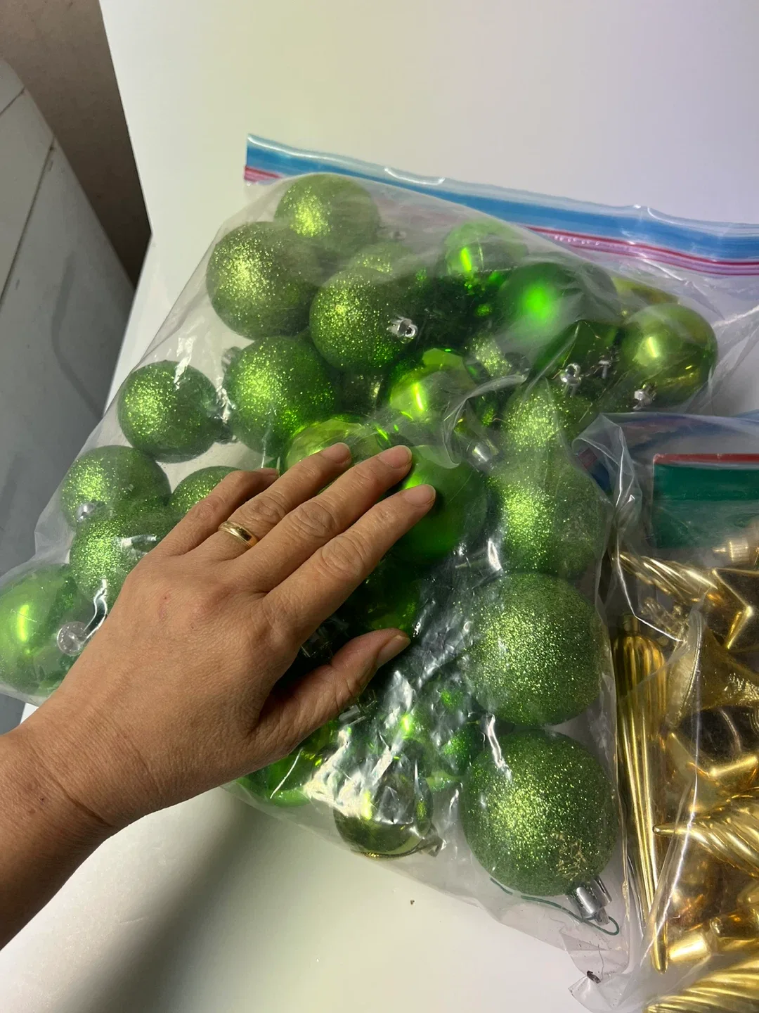 Christmas Ornaments - Green & Gold image indicator(2)