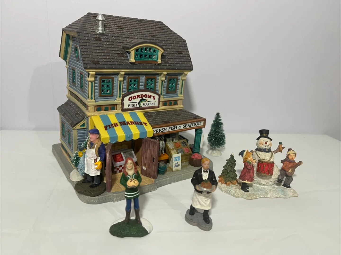 Gordon's Fish Market Christmas Village Figurine image indicator(2)