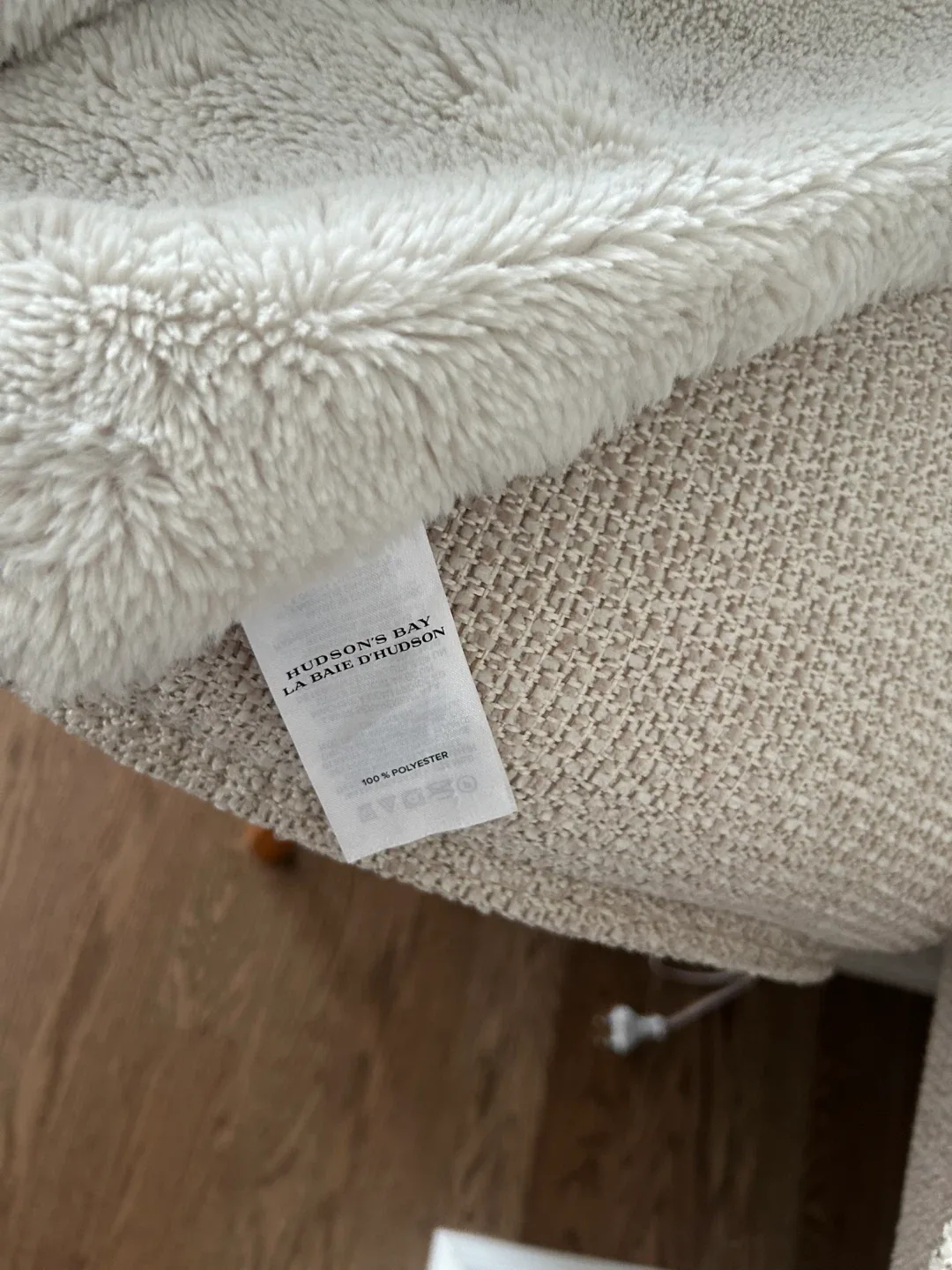 Hudson's Bay Throw Blanket - 100% Polyester image indicator(2)