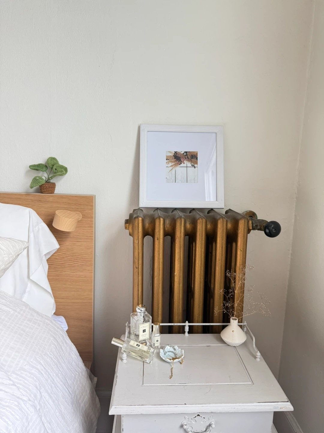 Medium square wood frame - repainted - photo 3