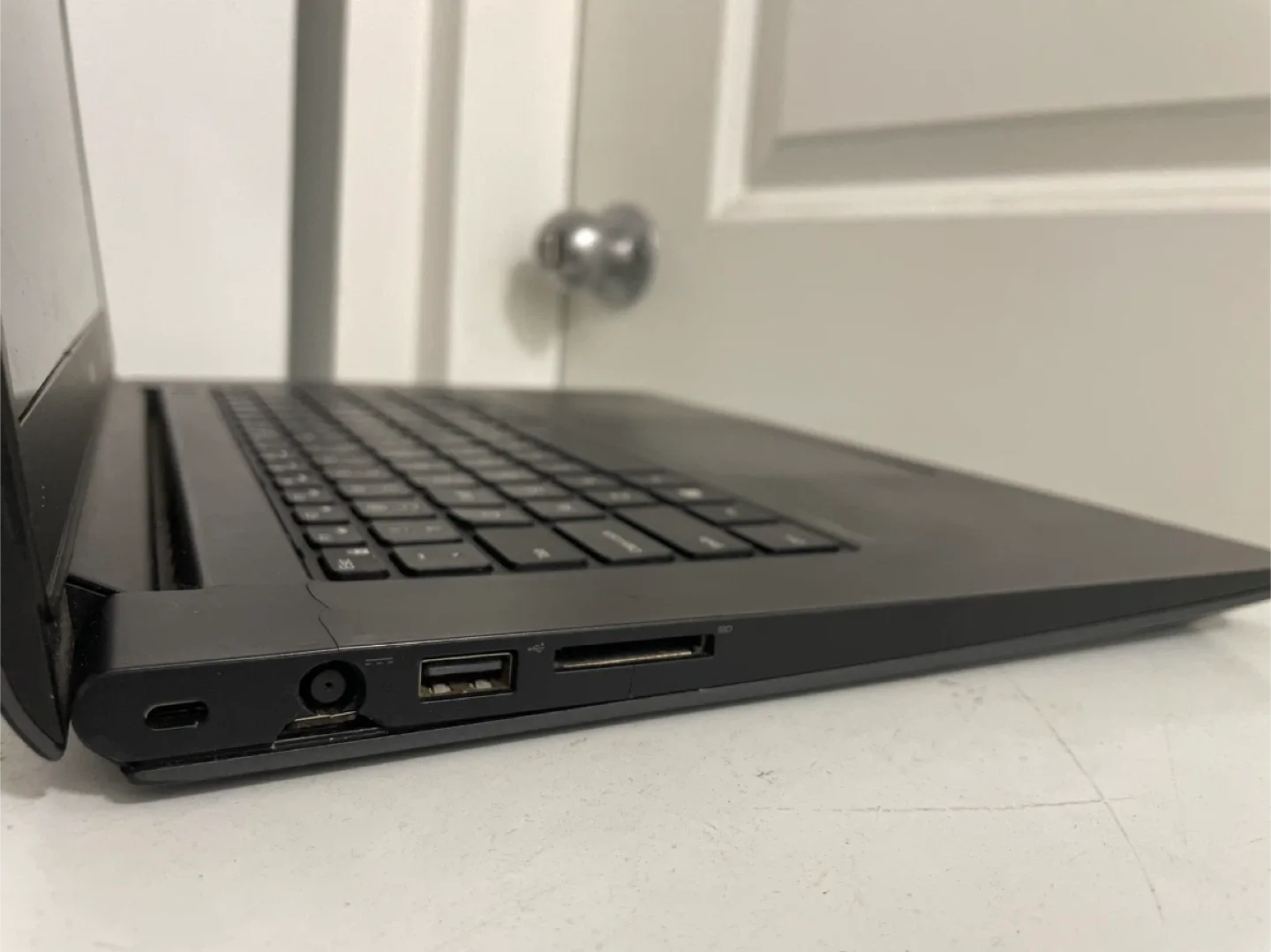 Dell Latitude 3450 Laptop image indicator(8)