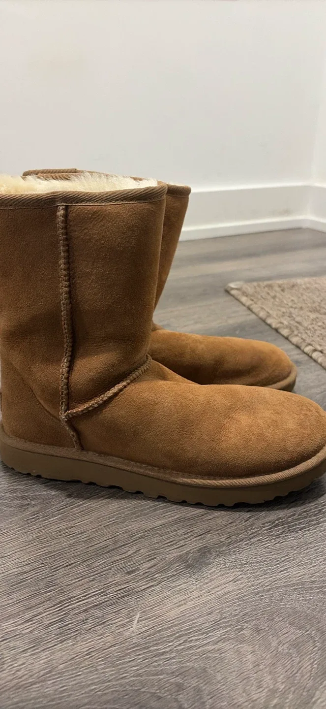 UGG Classic Short Boots - Size 9 US