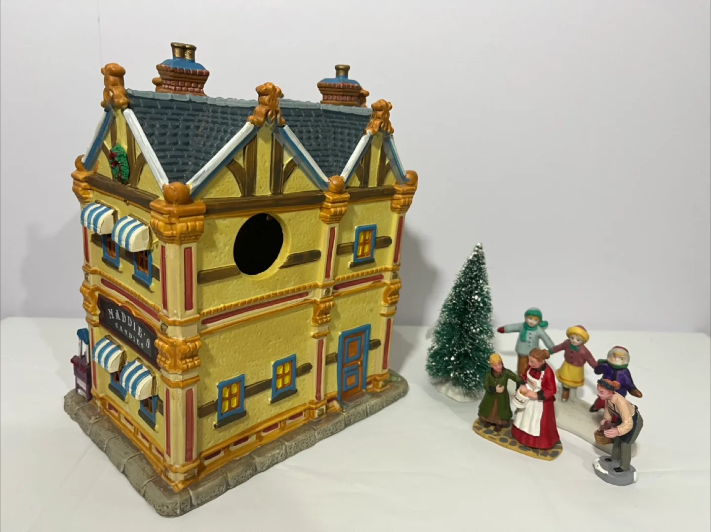 Maddie's Candies Christmas Village Collection image indicator(2)