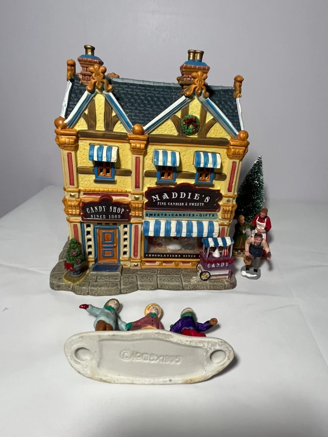 Maddie's Candies Christmas Village Collection image indicator(3)