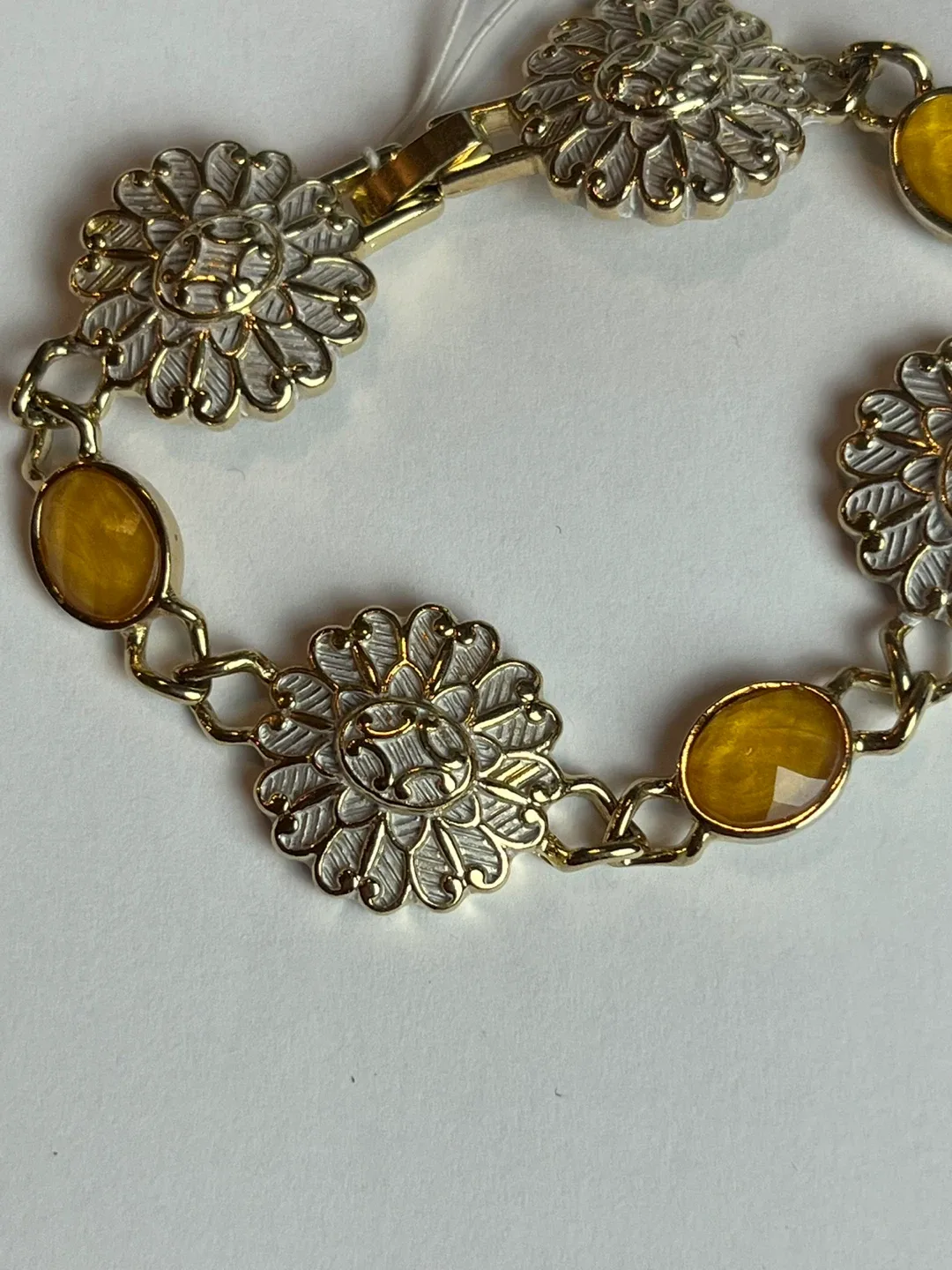 Liz Claiborne Bracelet - Gold Tone image indicator(2)