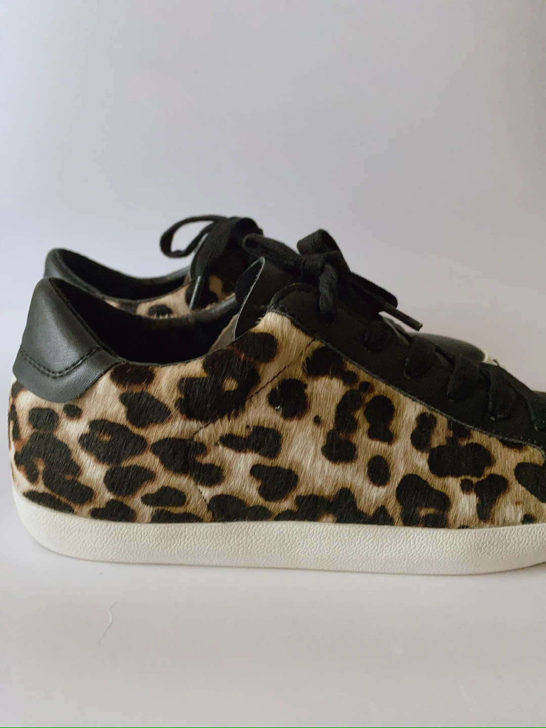 BRAND NEW! Low top Animal Print sneakers - Size 5 - photo 3