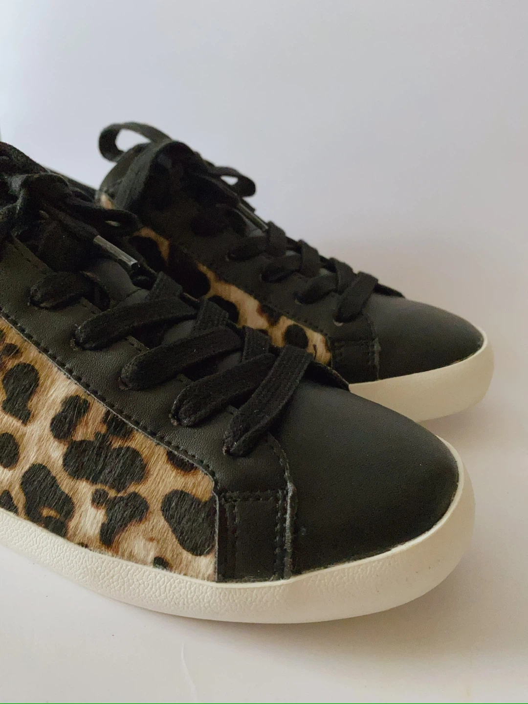 BRAND NEW! Low top Animal Print sneakers - Size 5