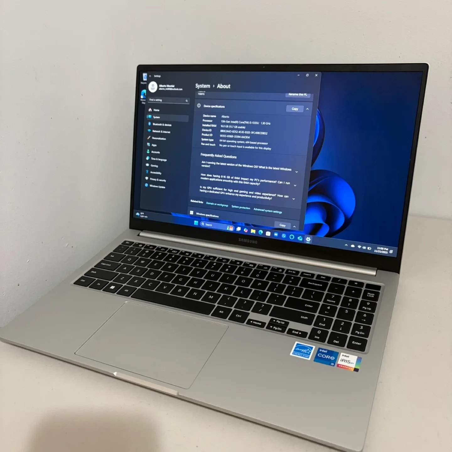 Samsung Laptop 15.7" Screen, 16GB RAM