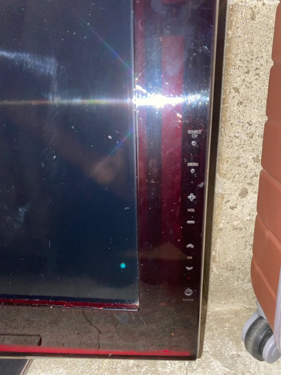 “32Inch” Samsung High Definition LCD TV -Large Scratch image indicator(10)