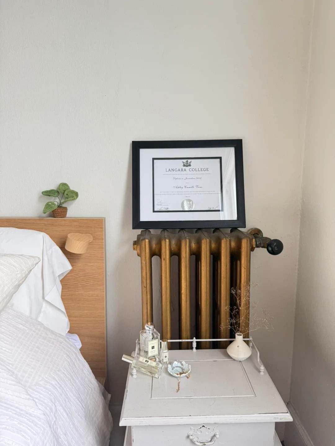 Black photo frame w/ black-edged matte