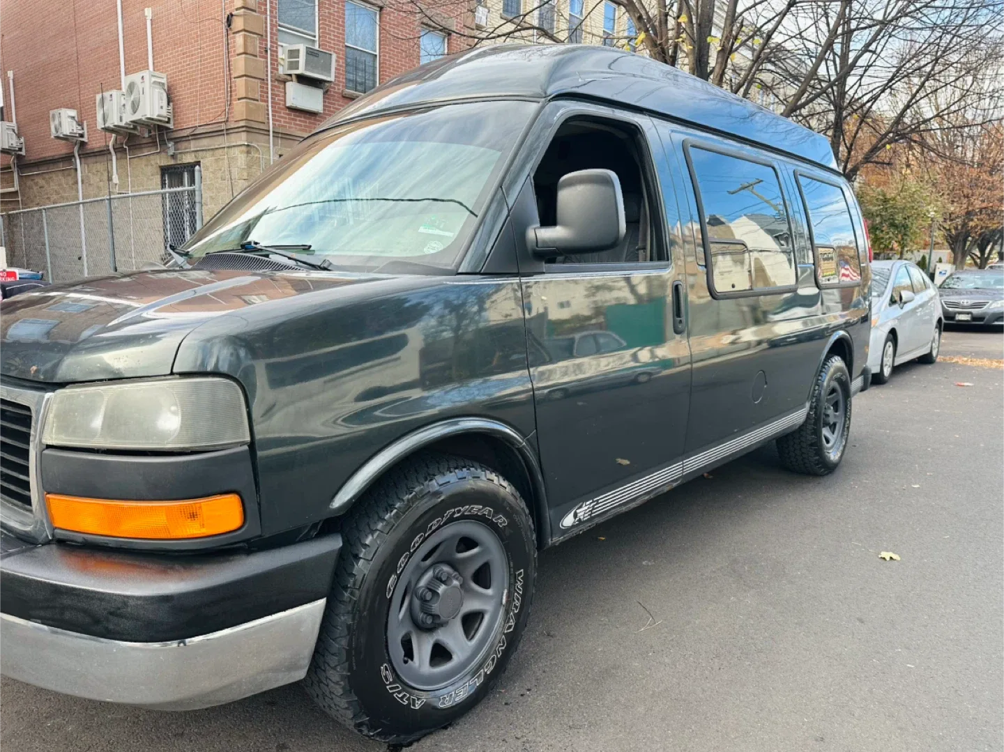 2003 GMC Savana Conversion Van image indicator(6)