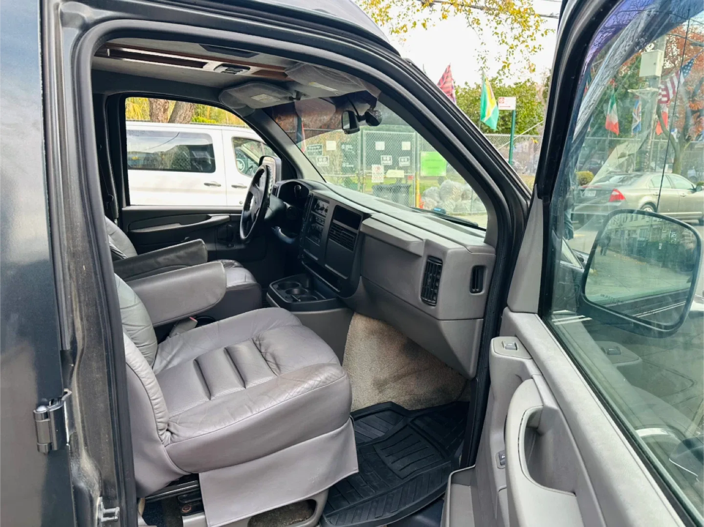 2003 GMC Savana Conversion Van image indicator(8)